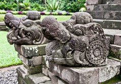 在坎迪基达尔寺附近的东爪哇玛琅，石材工艺