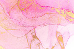 酒精油墨,粉色和金色的抽象污迹背景.水色透明纹理下降.