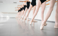 年轻的舞蹈演员类古典舞、 芭蕾舞芭蕾舞