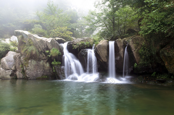 在庐山景区黑龙潭