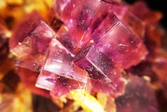 紫罗兰色萤石矿物立方体纹理