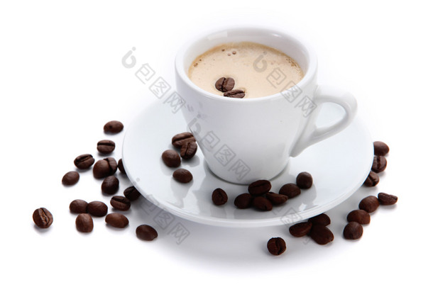 杯咖啡，咖啡豆，孤立在白色