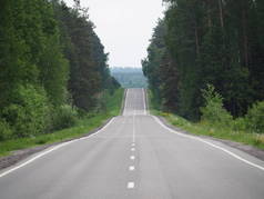 柏油路是高质量的道路，让阿尔以更高的速度行驶。耐用，效率极高，适用于任何轮式车辆.