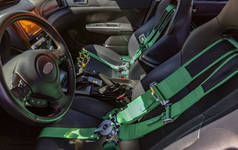 汽车前排座椅带绿色安全带