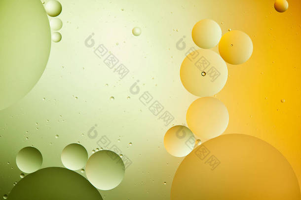 用绿色和橙色混合<strong>水</strong>和油创作的抽象背景