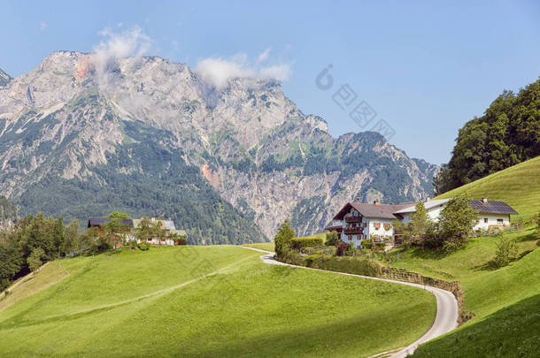 山农舍在德国阿尔卑斯在贝希特斯加登附近