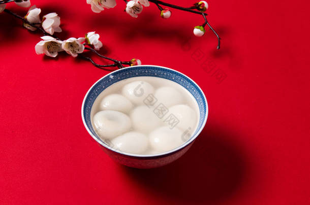 碗里的胶水布丁中国元宵节食品.