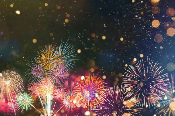 色彩斑斓的烟花背景。 新年庆祝活动.