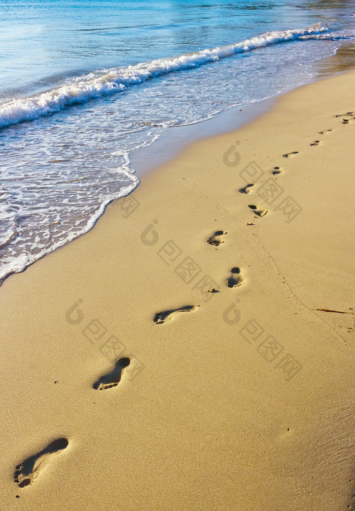 湿的沙子，夏威夷上的脚印