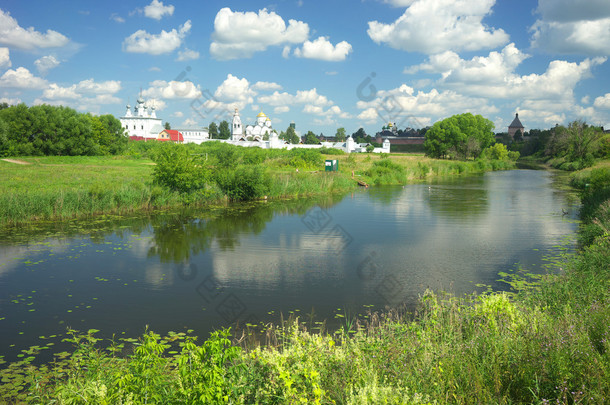 苏兹达尔的<strong>夏日风景</strong>