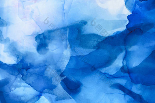蓝色和浅蓝色的酒精墨水飞溅的抽象背景