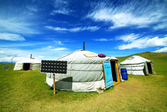 蒙古蒙古包营地与太阳能发电