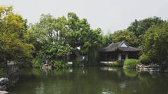 中国江苏同里老城的传统中国园林