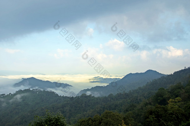 雾山丘陵景观、 层与雾山