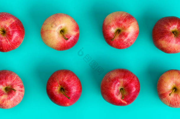 蓝色背景的红色苹果的果子样式. 