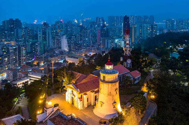 澳门古亚市灯塔、中国澳门古亚要塞的Capela de Nossa Senhora da Guia灯塔和Guia灯塔。A UNESCO World Heritage Site, Aerial view,