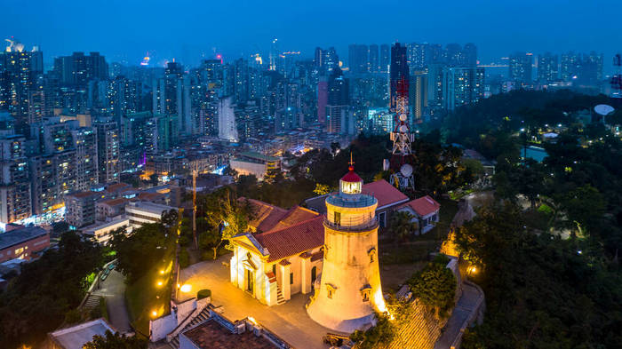 澳门古亚市灯塔、中国澳门古亚要塞的Capela de Nossa Senhora da Guia灯塔和Guia灯塔。A UNESCO World Heritage Site, Aerial view,