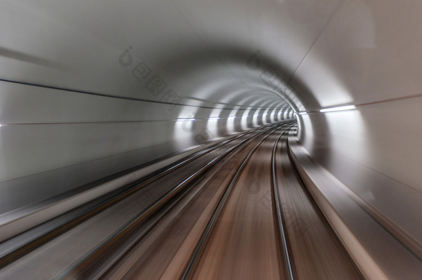 真正的隧道，以高速度