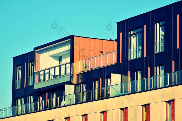 现代公寓建筑外观。<strong>复古色</strong>彩化
