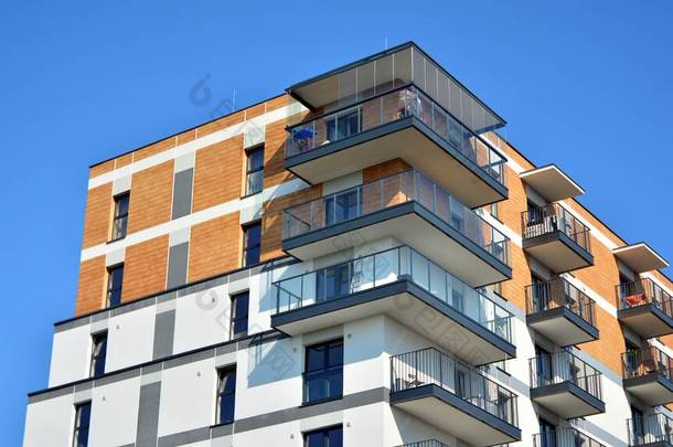现代公寓楼的建筑细节。现代欧洲住宅公寓楼建筑群.