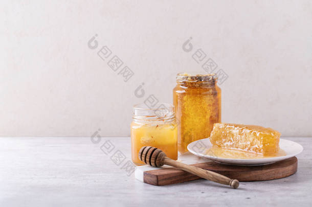 用蜂窝 jar 中的蜂蜜