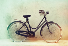 美丽旧生锈的自行车复古与棒的效果颜色上 grunge 灰色背景 outodoors