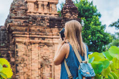 女游客在越南。蒲格尔湛 Tovers。亚洲旅游概念