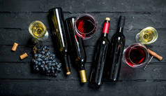 葡萄酒背景。红葡萄酒和白葡萄酒.