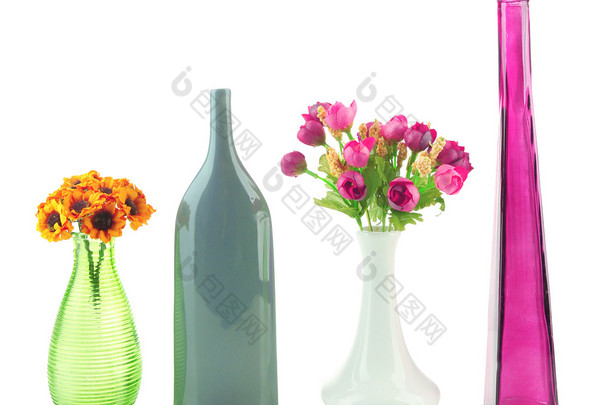 白色衬底上分离出的不同装饰花瓶