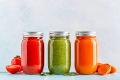 橙色/绿色/红色果汁/果汁在罐子里