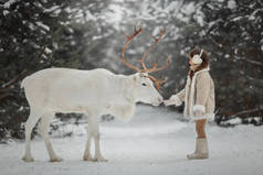 小女孩画像与白鹿在冬天森林