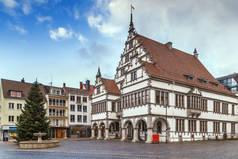 文艺复兴市政厅建于1616年，位于德国帕德博恩市中心的广场上