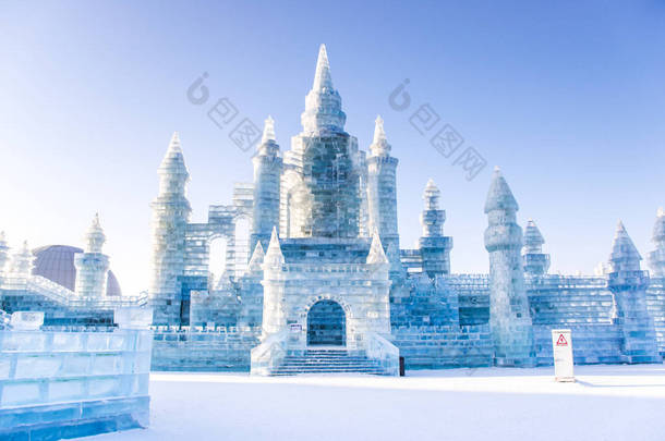 哈尔滨国际冰雪雕节是<strong>中国</strong>哈尔滨一年一度的冬季节。这是<strong>世界</strong>上最大的冰雪节.