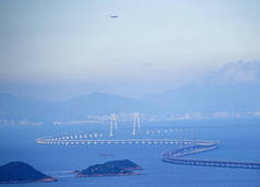 2017年8月15日, 在中国南方广东省珠海市建设的世界最长跨海大桥--港珠澳大桥鸟图
