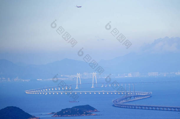 2017年8月15日, 在中国南方广东省珠海市建设的世界最长跨海大桥--港珠澳大桥鸟图