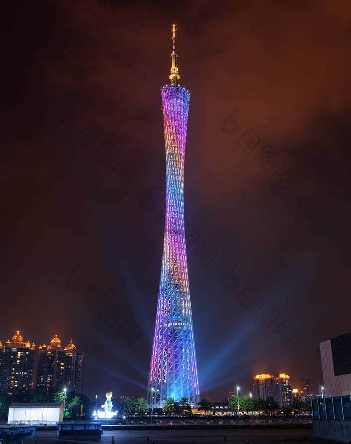 在广州，下巴广州塔美丽夜景