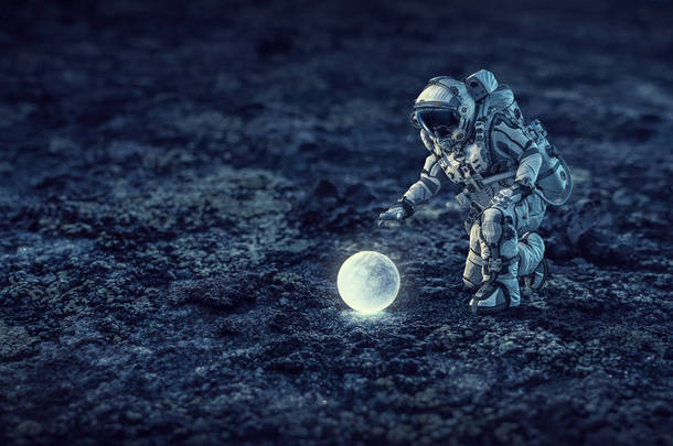 <strong>宇航员</strong>在月球上。混合媒体