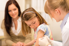 儿童疫苗接种儿科医生应用注射