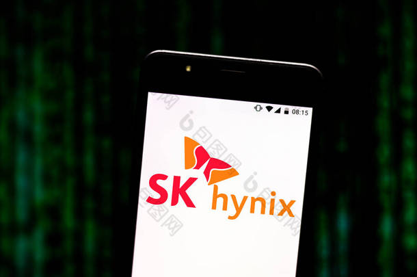 2019年8月9日，巴西。在这张照片插图中，Sk Hynix 徽标显示在智能手机上