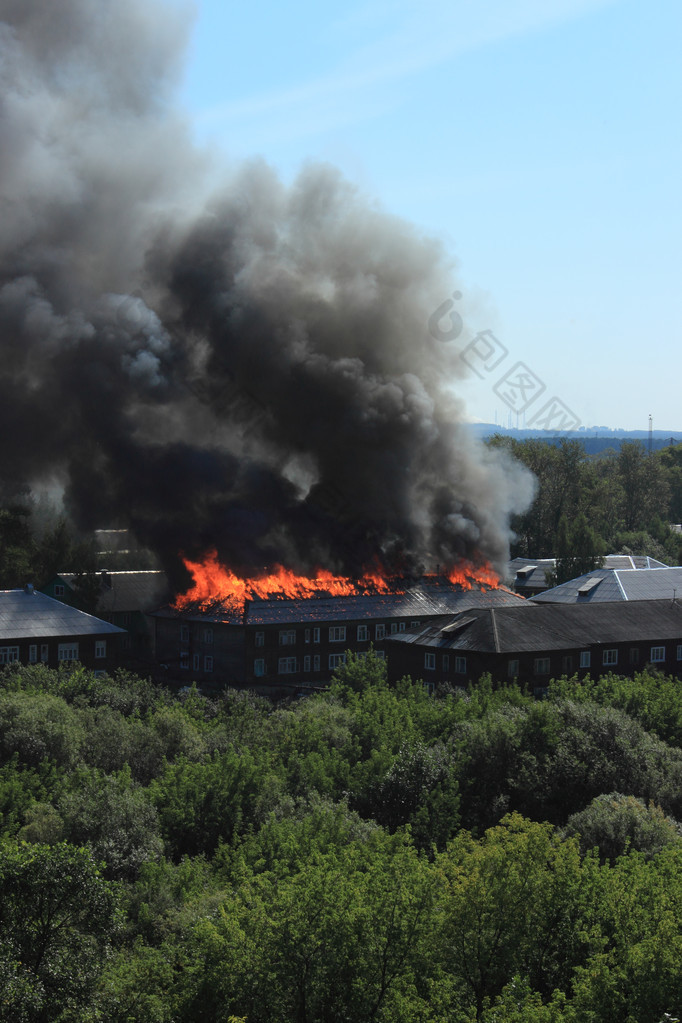 房子着火了