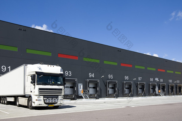 装卸卡车的装卸港