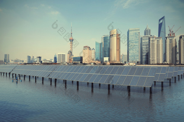 <strong>上海外滩</strong>天际线地标在生态能源太阳能电池板