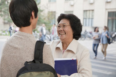 跟他的教授的学生