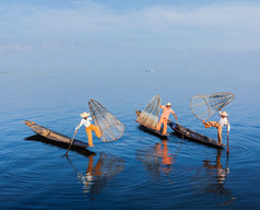 缅甸渔民在缅甸茵莱湖