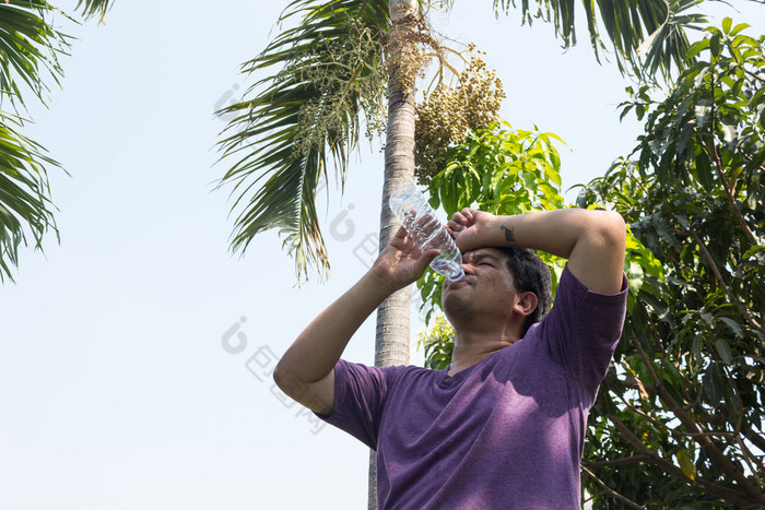  在太阳上中暑