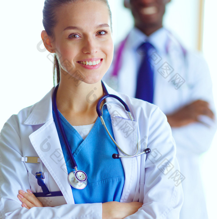 由医疗专业人员组成的医疗团队混合了身穿制-包图企业站