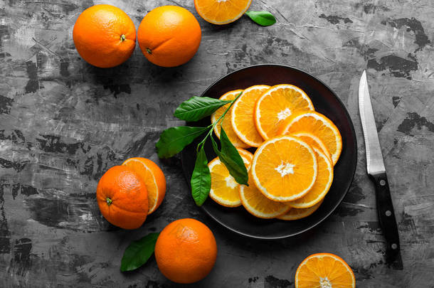 新鲜橙子用叶子