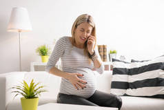 怀孕妇女在劳动中调用医院