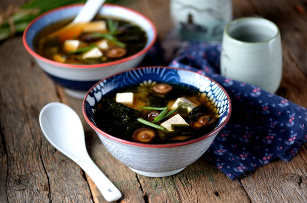 味噌汤、 豆腐奶酪、 海藻、 味噌<strong>面食</strong>和达斯。日本食品.