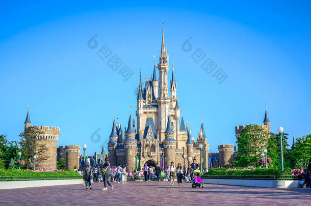 东京迪士尼乐园灰姑娘城堡的千叶县，日本： 视图